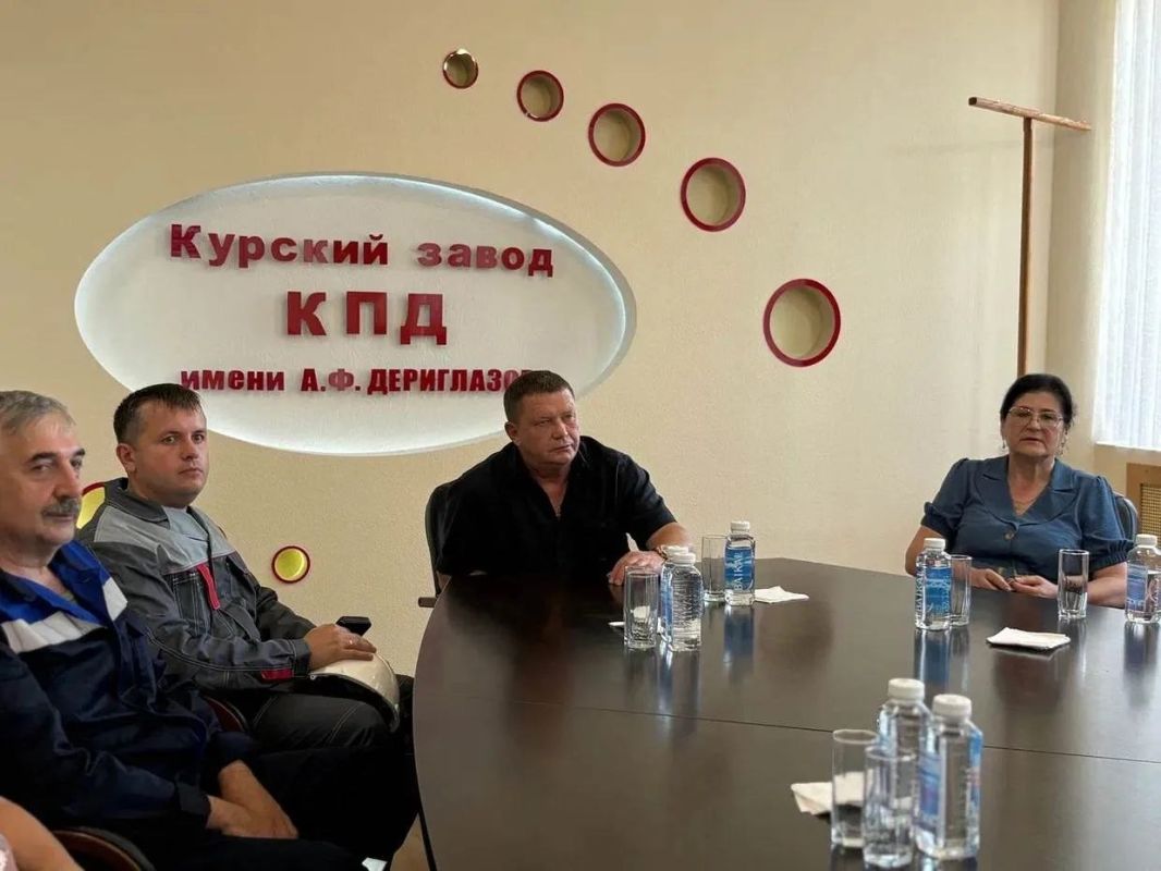 В рамках партийного проекта «Предпринимательство» единороссы познакомились с коллективом завода КПД В рамках партийного проекта «Предпринимательство» единороссы познакомились с коллективом завода КПД