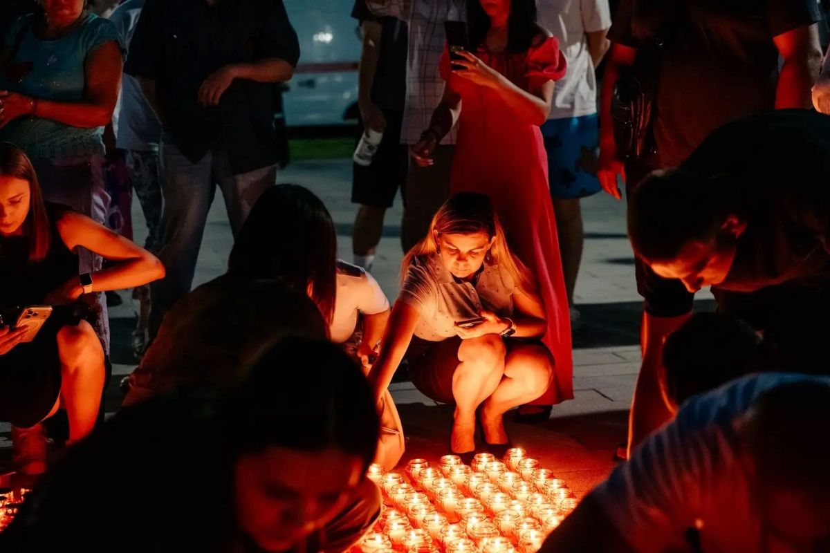 В Курске зажгли более 4,5 тысячи свечей в память о погибших в приграничье В Курске зажгли более 4,5 тысячи свечей в память о погибших в приграничье