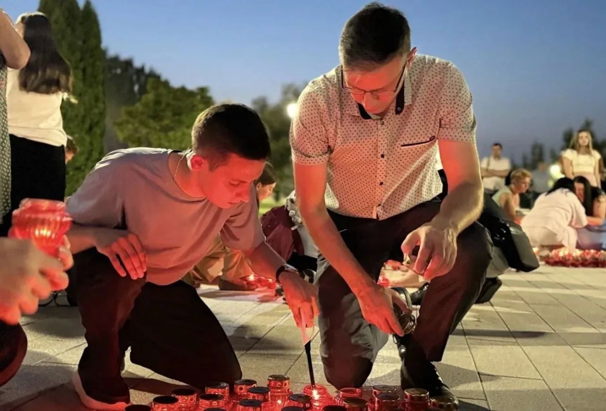 Курские партийцы приняли участие в акции «Свеча памяти» Курские партийцы приняли участие в акции «Свеча памяти»
