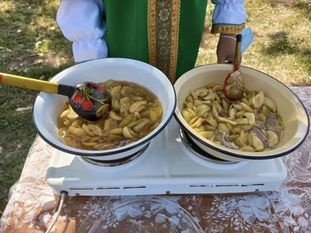 В музее «Усадьба А.А. Фета» состоится народный праздник «Три Спаса у Фета» В музее «Усадьба А.А. Фета» состоится народный праздник «Три Спаса у Фета»