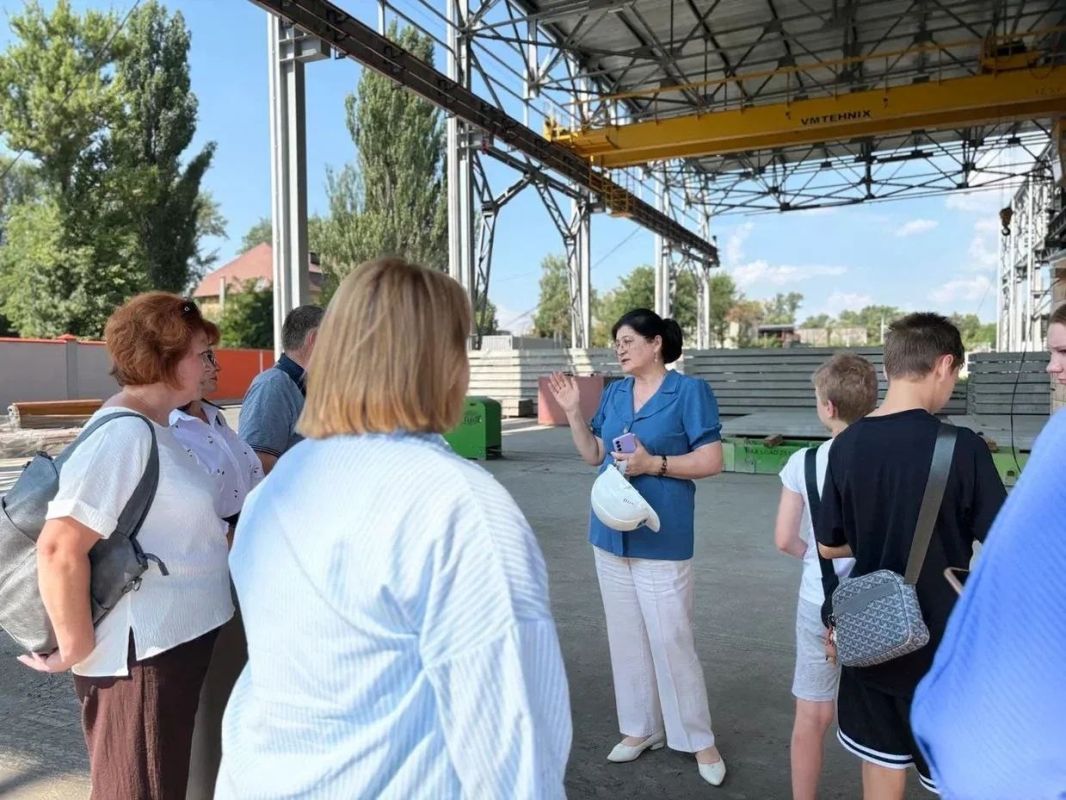 В рамках партийного проекта «Предпринимательство» единороссы познакомились с коллективом завода КПД В рамках партийного проекта «Предпринимательство» единороссы познакомились с коллективом завода КПД