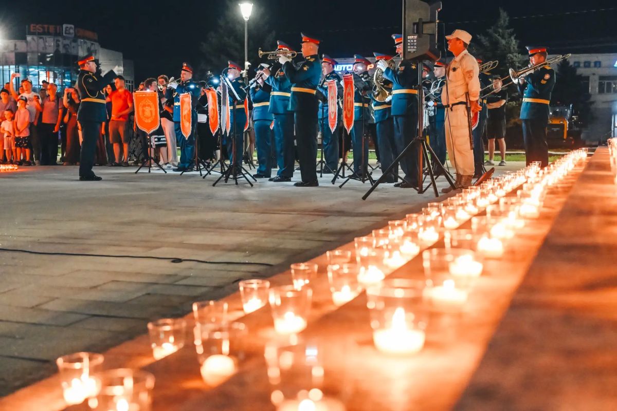 В Курске на проспекте Победы состоялась акция «Свеча памяти» В Курске на проспекте Победы состоялась акция «Свеча памяти»