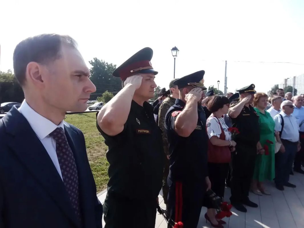 Куряне почтили память погибших во вторую годовщину вторжения ВСУ Куряне почтили память погибших во вторую годовщину вторжения ВСУ