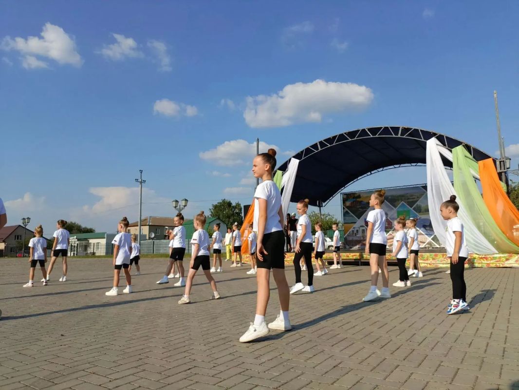 Парки, пляжи и спортплощадки: Александр Хинштейн с рабочим визитом посетил Медвенку Парки, пляжи и спортплощадки: Александр Хинштейн с рабочим визитом посетил Медвенку