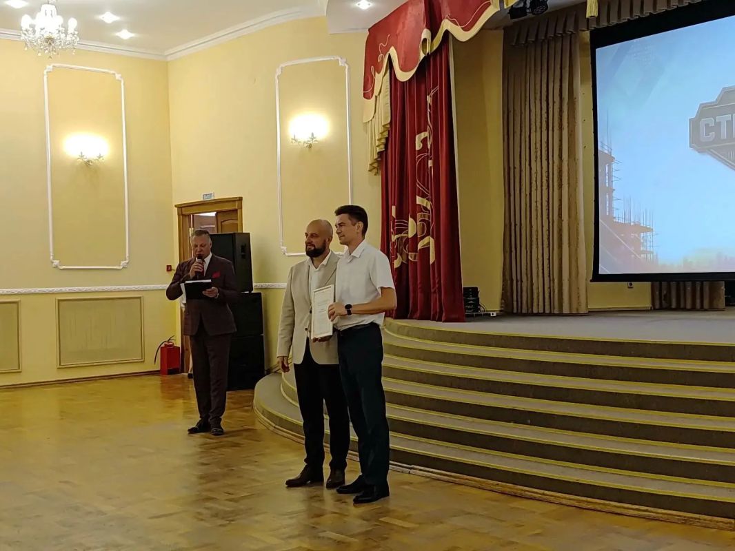В Курске строителей поздравили с профессиональным праздником В Курске строителей поздравили с профессиональным праздником