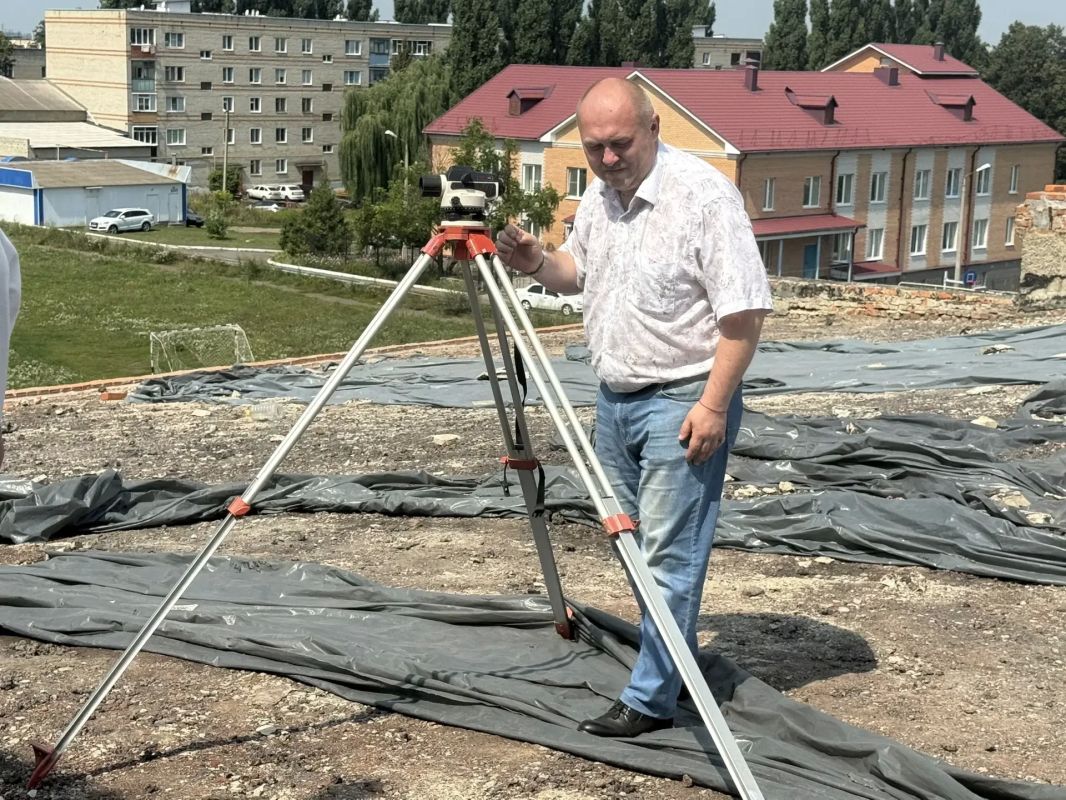 Виталий Кочергин: В Щиграх продолжается капитальный ремонт Дворца культуры «Аврора» Виталий Кочергин: В Щиграх продолжается капитальный ремонт Дворца культуры «Аврора»