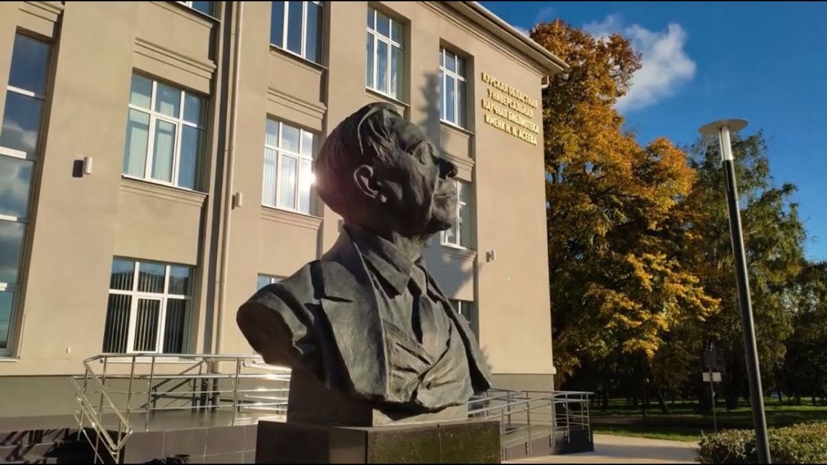 Сегодня в рубрике #КурскЛитературный – один из зачинателей советской поэзии, выдающийся поэт ХХ века, пронёсший через всю жизнь любовь к своей малой родине – Курскому краю, прозаик, переводчик – Николай Николаевич Асеев Сегодня в рубрике #КурскЛитературный – один из зачинателей советской поэзии, выдающийся поэт ХХ века, пронёсший через всю жизнь любовь к своей малой родине – Курскому краю, прозаик, переводчик – Николай Николаевич Асеев