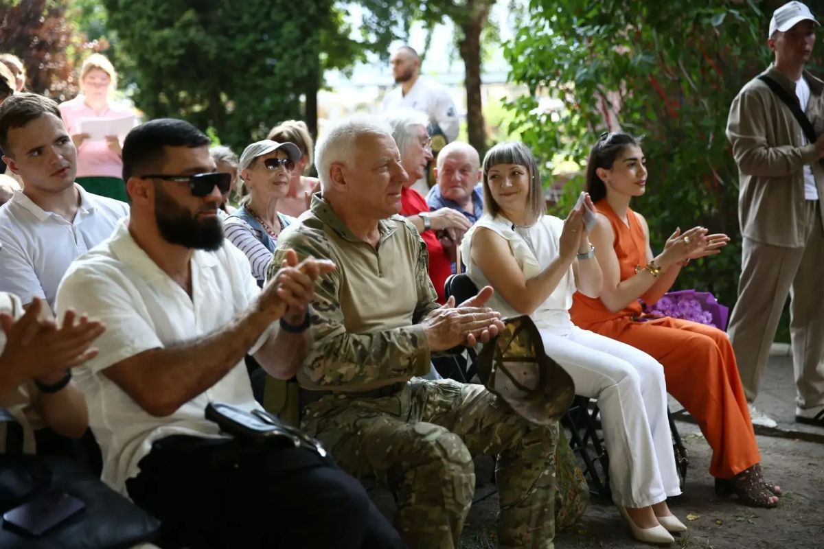 Куряне отметили День физкультурника в арт-пространстве «Реальное место 46/23» Куряне отметили День физкультурника в арт-пространстве «Реальное место 46/23»