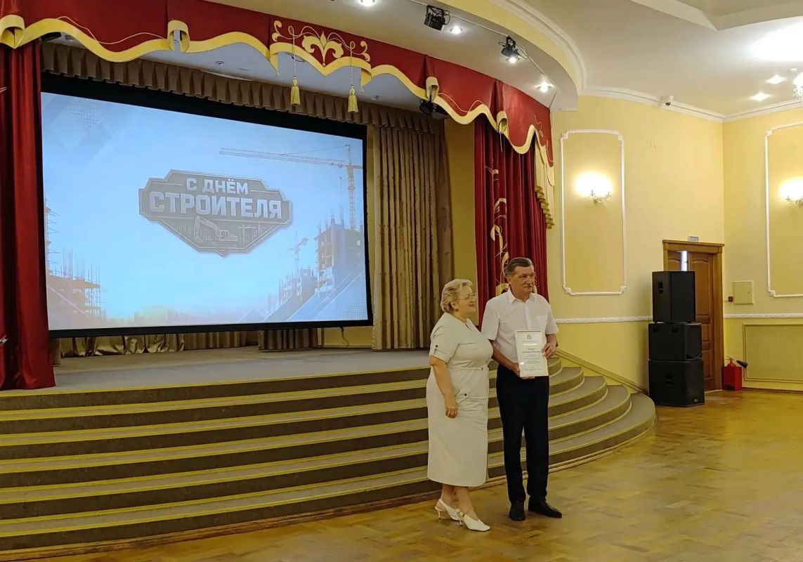 В Курске строителей поздравили с профессиональным праздником В Курске строителей поздравили с профессиональным праздником
