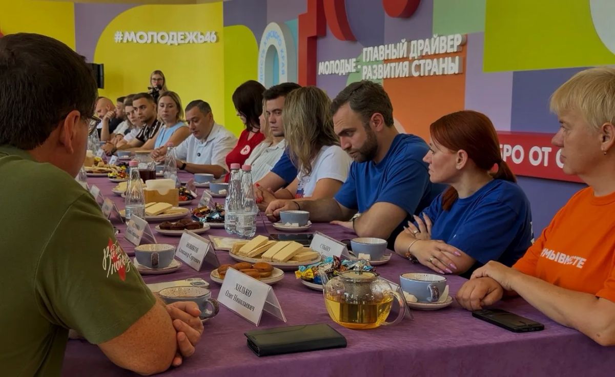 Побывал на встрече губернатора Курской области Александра Хинштейна с волонтерами и добровольцами Побывал на встрече губернатора Курской области Александра Хинштейна с волонтерами и добровольцами