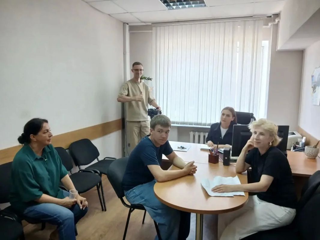 Член общественного совета при УМВД России по Курской области Андрей Дегтярев, директор ТРК "Сейм", курская актриса Инна Шанина, журналистка Светлана Герасимова, сотрудники полиции совместно с Центром молодежных инициатив... Член общественного совета при УМВД России по Курской области Андрей Дегтярев, директор ТРК "Сейм", курская актриса Инна Шанина, журналистка Светлана Герасимова, сотрудники полиции совместно с Центром молодежных инициатив...