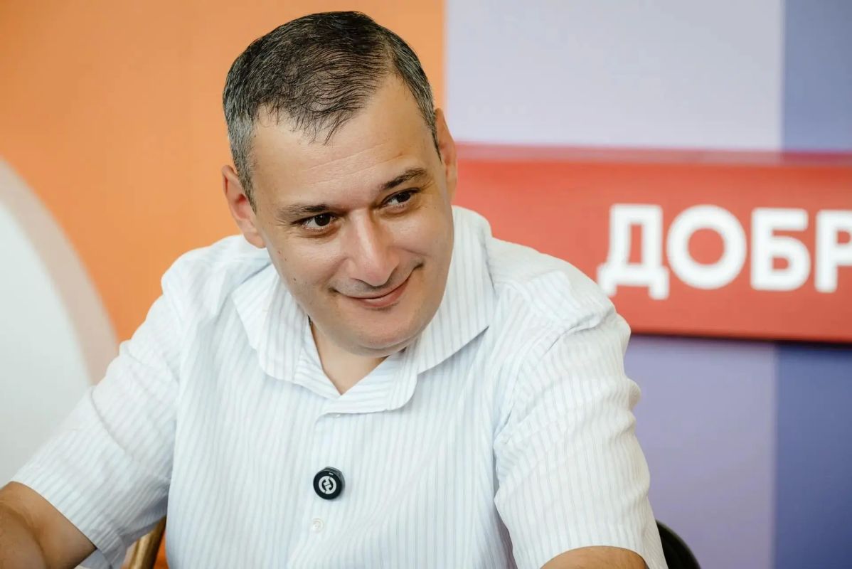 Губернатор встретился с волонтерами, которые оказывали помощь курянам после вторжения ВСУ