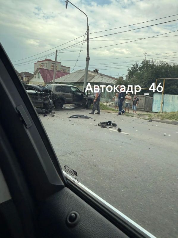 В Курске на улице Интернациональной произошло серьёзное ДТП В Курске на улице Интернациональной произошло серьёзное ДТП