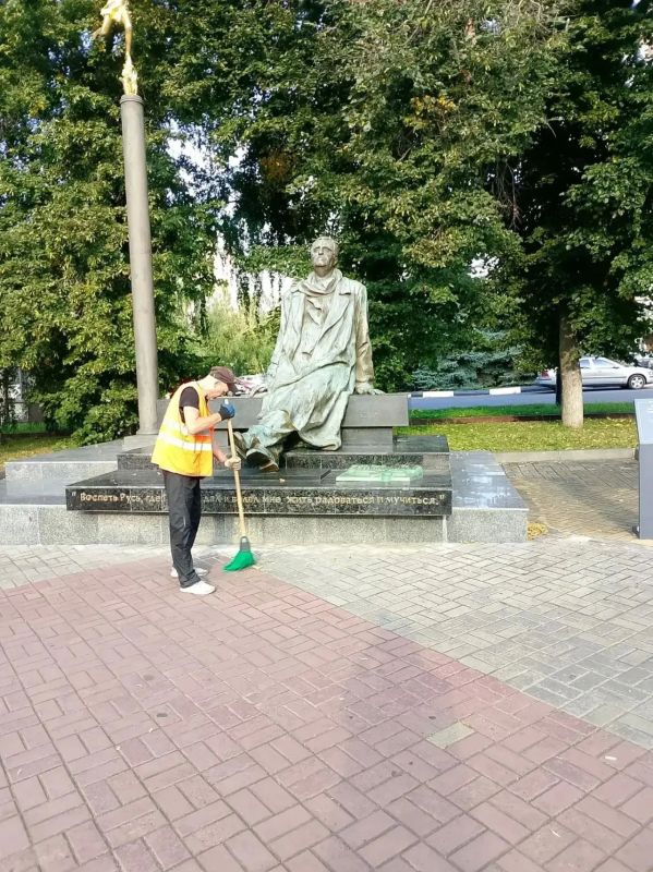 За неделю из парков и скверов Курска убрали 68 тонн мусора За неделю из парков и скверов Курска убрали 68 тонн мусора