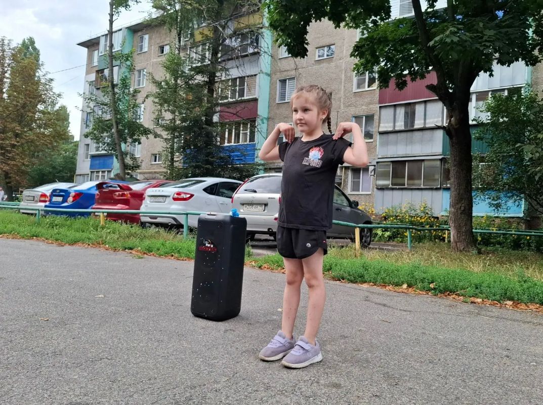 Соседи, выходите на зарядку! Соседи, выходите на зарядку!