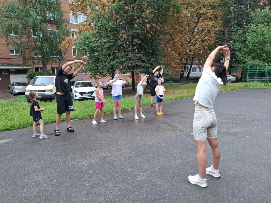 Соседи, выходите на зарядку! Соседи, выходите на зарядку!