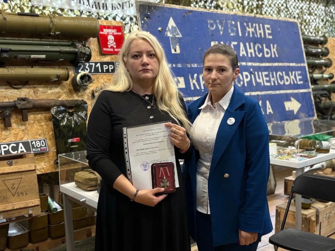 В здании музея СВО города Железногорска состоялась церемония передачи высокой государственной награды В здании музея СВО города Железногорска состоялась церемония передачи высокой государственной награды
