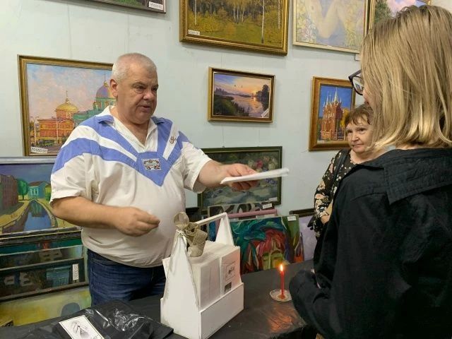 Куряне вспоминали художника Олега Радина