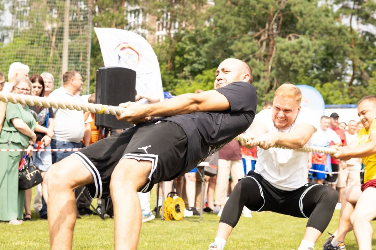 БОГАТЫРИ ИЗ РАЙОНОВ. В День физкультурника в Курске состоялись соревнования по перетягиванию каната в рамках Спартакиады муниципальных образований и городских округов БОГАТЫРИ ИЗ РАЙОНОВ. В День физкультурника в Курске состоялись соревнования по перетягиванию каната в рамках Спартакиады муниципальных образований и городских округов
