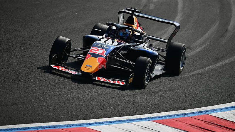 Пальмовски триумфирует на дебютной гонке F1 Academy в Монреале