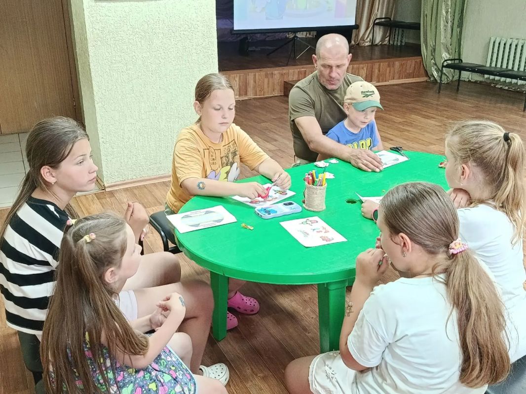 В Чермошнянском СДК состоялся праздничный вечер под названием «Три волшебных огонька», посвящённый Дню светофора В Чермошнянском СДК состоялся праздничный вечер под названием «Три волшебных огонька», посвящённый Дню светофора