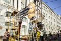 Сегодня начались работы по декорированию арки «Курские сезоны», которую установили на улице Ленина