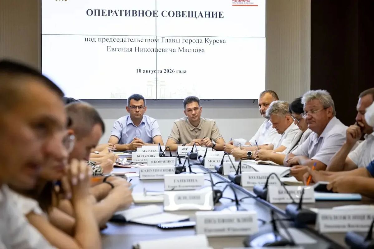 Провел еженедельную рабочую планерку с коллегами Провел еженедельную рабочую планерку с коллегами