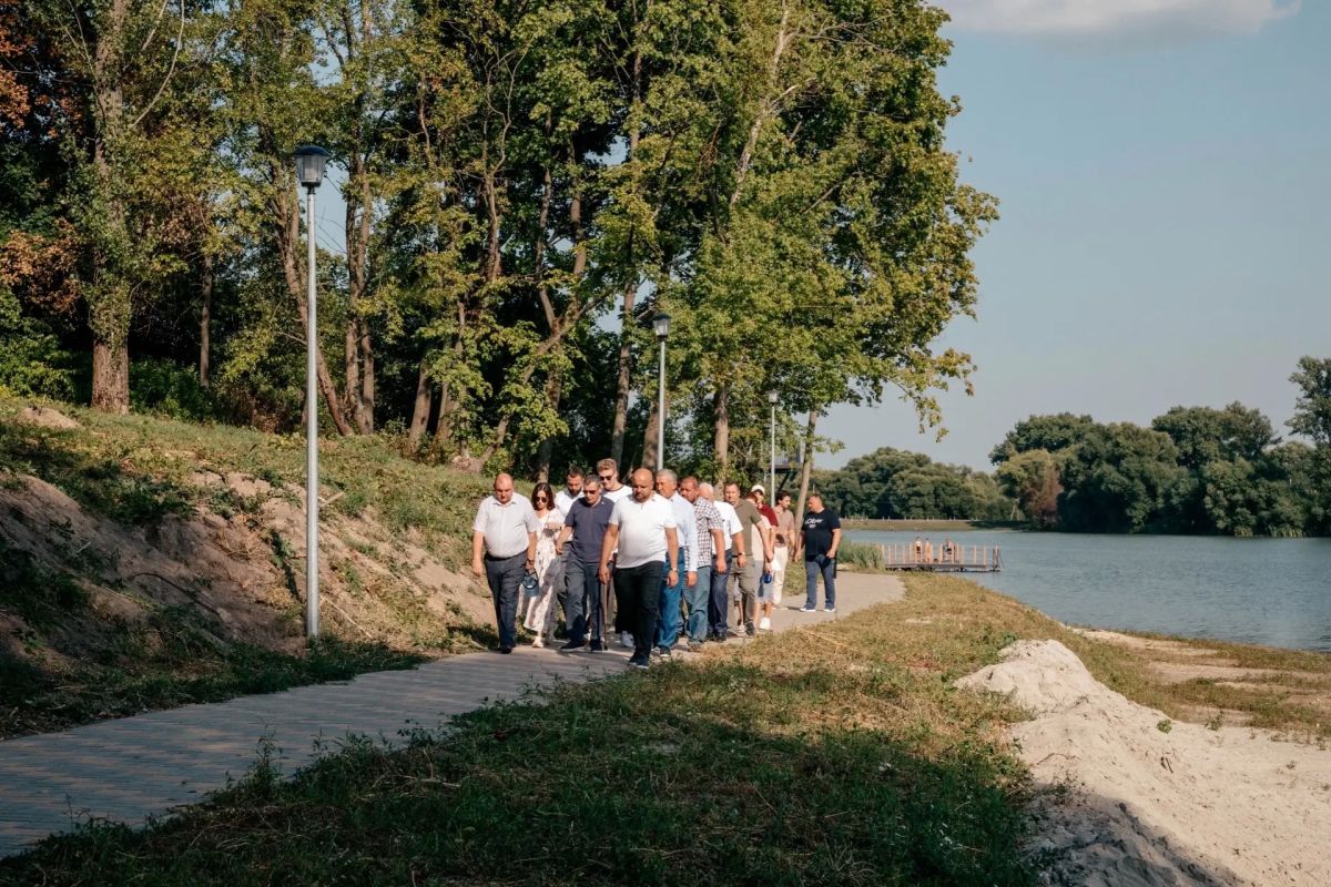 В Медвенке преображается «Советский сад» В Медвенке преображается «Советский сад»