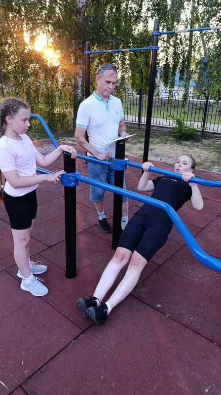Сотрудники Обоянской спортивной школы провели приём нормативов ВФСК «Готов к труду и обороне» Сотрудники Обоянской спортивной школы провели приём нормативов ВФСК «Готов к труду и обороне»