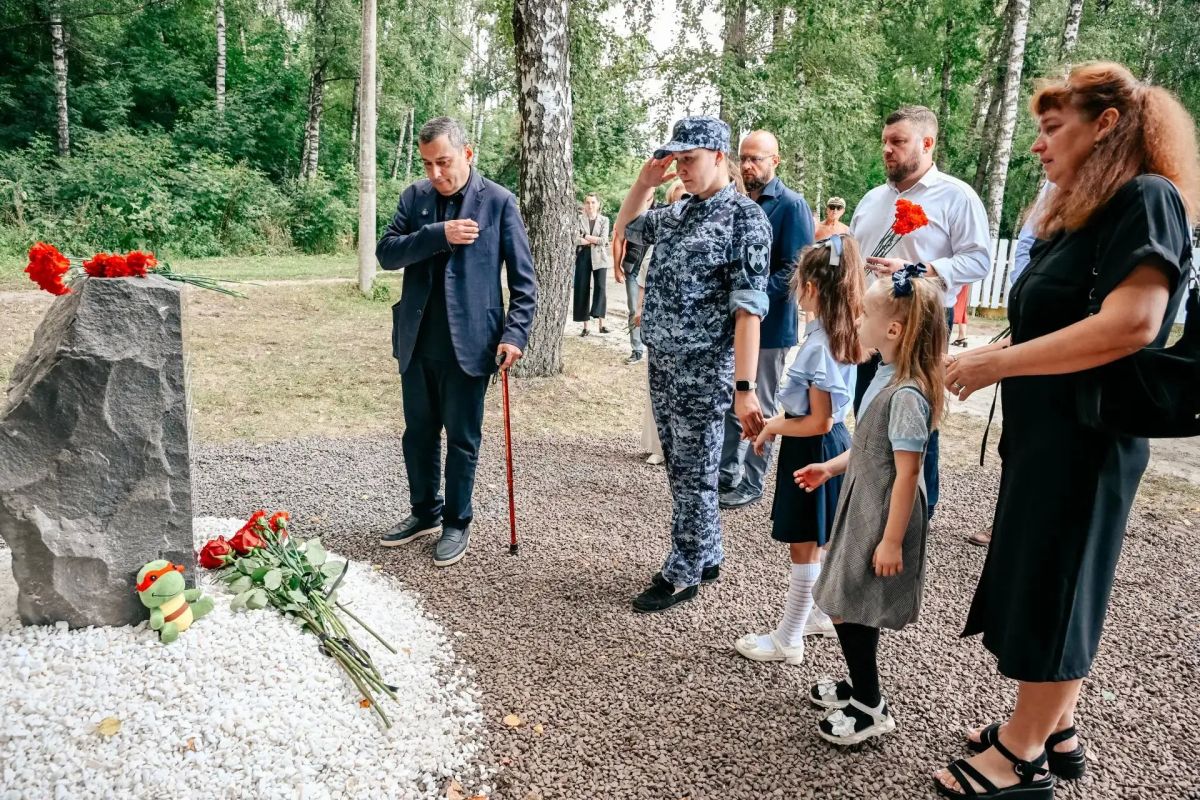 В Курске открыли мурал памяти детей, погибших от агрессии ВСУ В Курске открыли мурал памяти детей, погибших от агрессии ВСУ