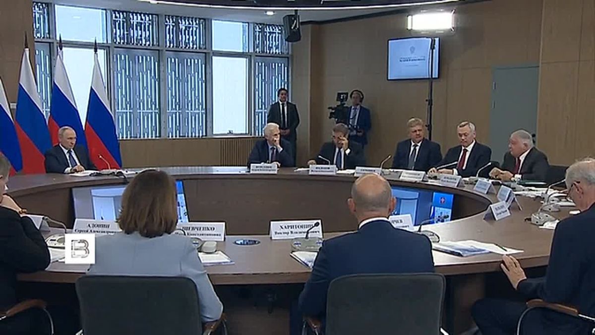 Китай смотрел на нас как на младших братьев, а сегодня у нас подряд уже три просьбы от разных китайских организаций о вступлении: президент Курчатовского института Михаил Ковальчук доложил президенту о работе Международного...