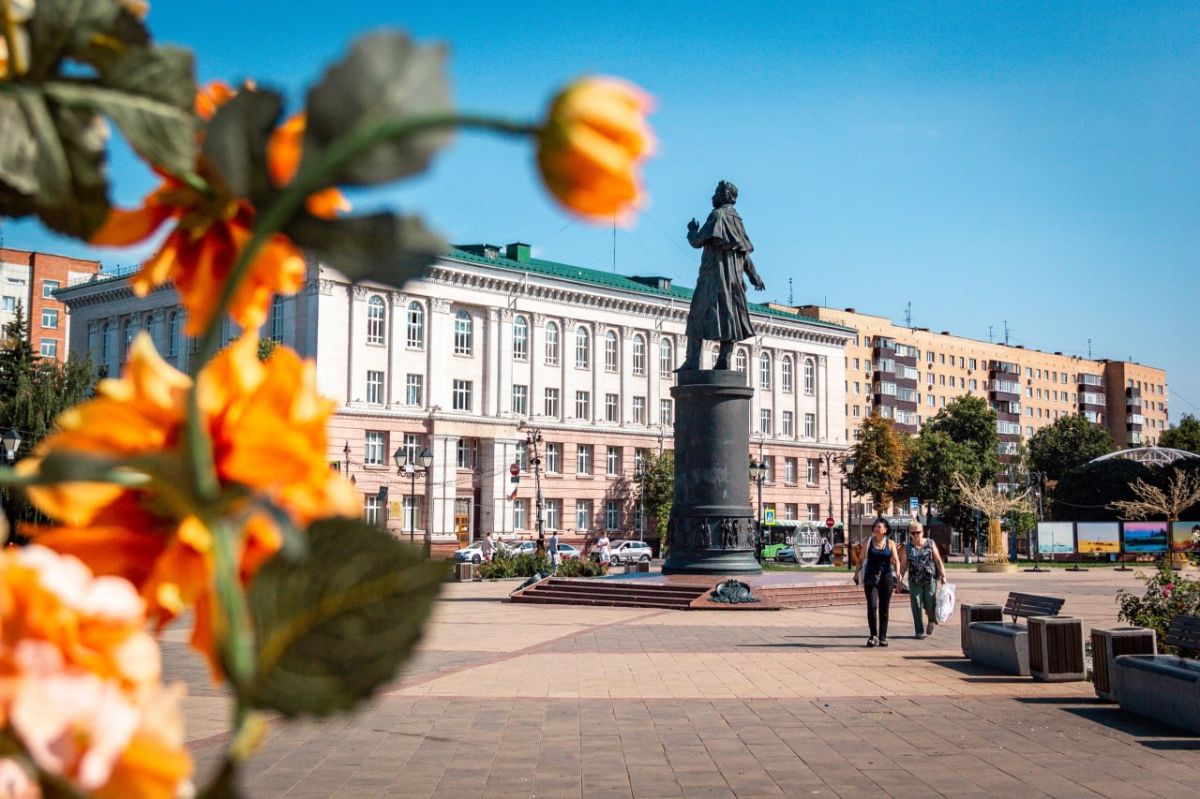 Прогулка по Театральной площади Курска Прогулка по Театральной площади Курска