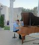 Ученики детских школ искусств Курска подарили жителям музыкальное выступление на «Открытом рояле»