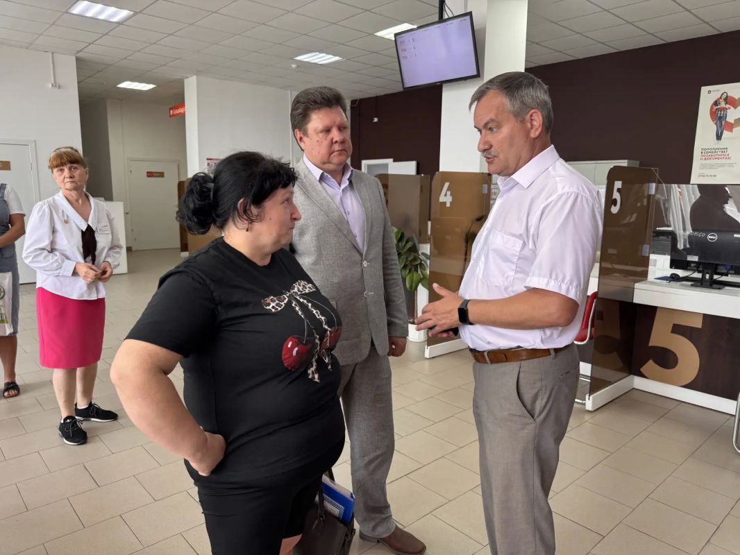 Сегодня министр цифрового развития и связи Курской области Сергей Кожевников провел личный прием граждан в Золотухинском районе Курской области Сегодня министр цифрового развития и связи Курской области Сергей Кожевников провел личный прием граждан в Золотухинском районе Курской области