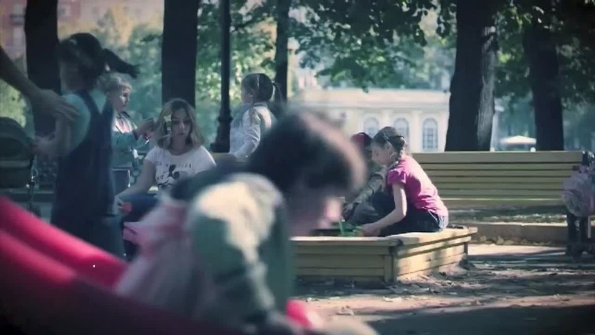 Не трогай незнакомое!. Если вы заметили на улице бесхозную вещь: сумку, рюкзак, коробку, игрушку или сверток, — ни в коем случае не трогайте её! Что делать? Не подходите! Отойдите на безопасное расстояние