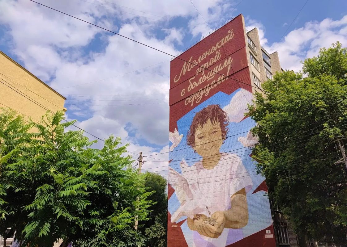В Курске посвятили мурал маленькому Толику В Курске посвятили мурал маленькому Толику