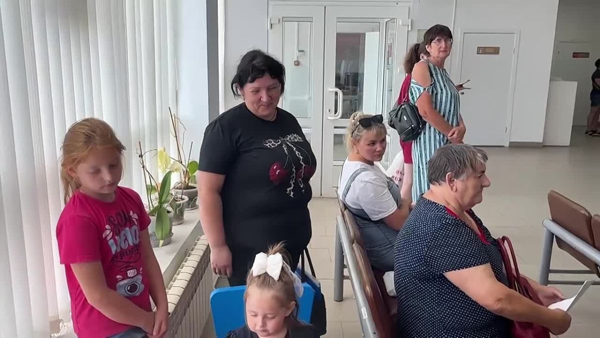 Сегодня министр цифрового развития и связи Курской области Сергей Кожевников провел личный прием граждан в Золотухинском районе Курской области