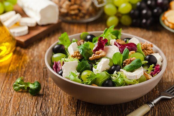 Легкость и вкус: 10 быстрых салатов для любого случая