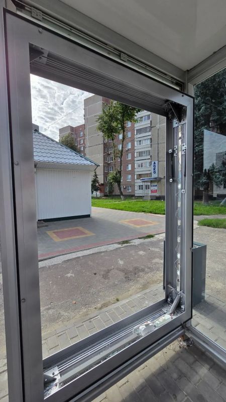 В ночь с 7 на 8 августа 2026 года на остановке «Площадь Свободы» было разбито стекло в остановочном павильоне В ночь с 7 на 8 августа 2026 года на остановке «Площадь Свободы» было разбито стекло в остановочном павильоне