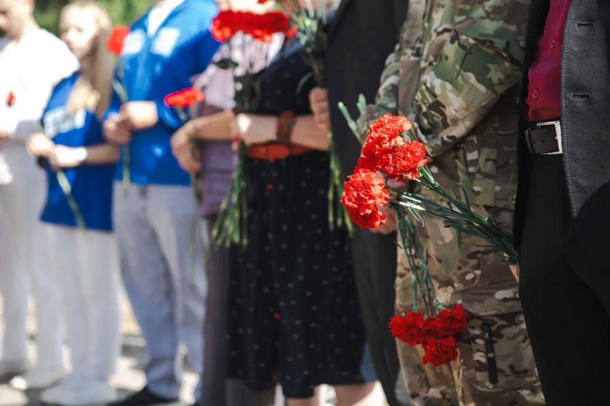Куряне почтили память экипажа подводной лодки «Курск» Куряне почтили память экипажа подводной лодки «Курск»