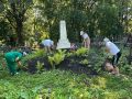 Волонтеры отряда «3D» Охочевского центра «Непоседы» в рамках патриотической акции «Место памяти» привели в порядок место захоронения ветеранов Великой Отечественной войны в поселке Зеленая Роща Щигровского района Курской...