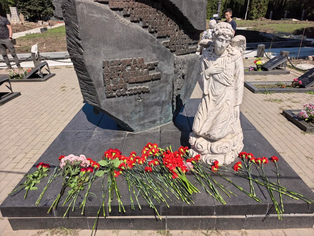 26 лет назад, 12 августа 2000 года, в Баренцевом море произошла катастрофа на АПРК «Курск» 26 лет назад, 12 августа 2000 года, в Баренцевом море произошла катастрофа на АПРК «Курск»