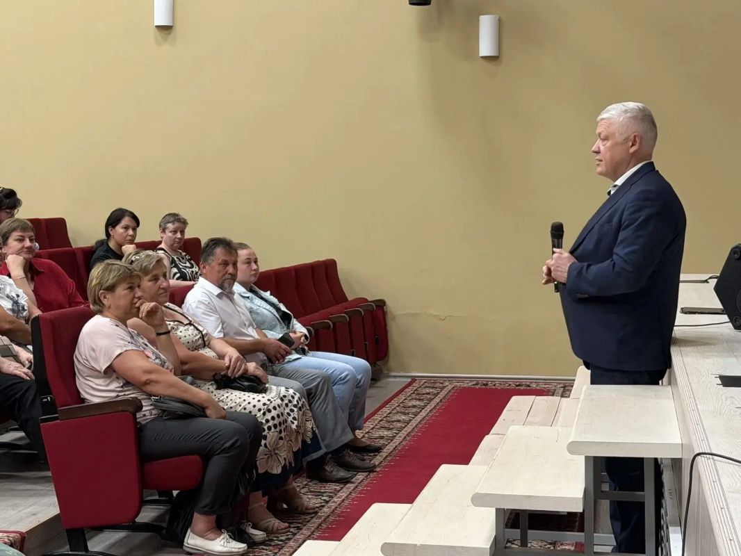 Депутат Василий Пискарев встретился с жителями Курчатовского района