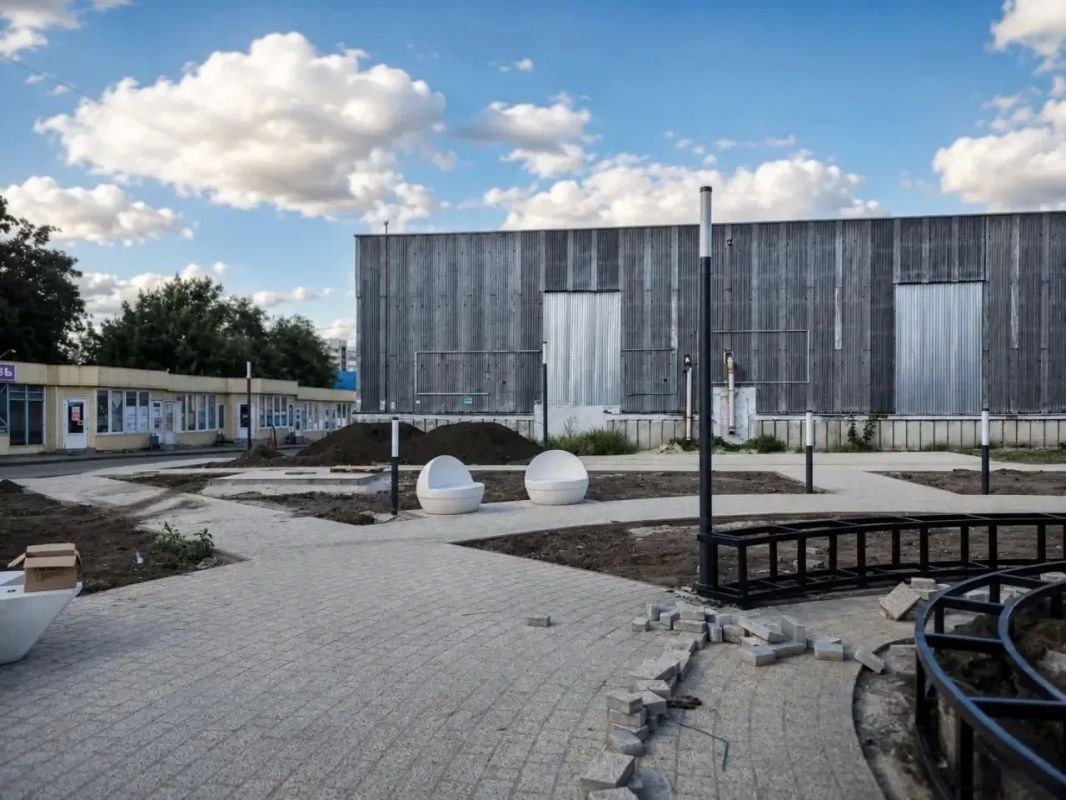 В Курске завершат благоустройство сквера «Пеликан» до 31 августа В Курске завершат благоустройство сквера «Пеликан» до 31 августа