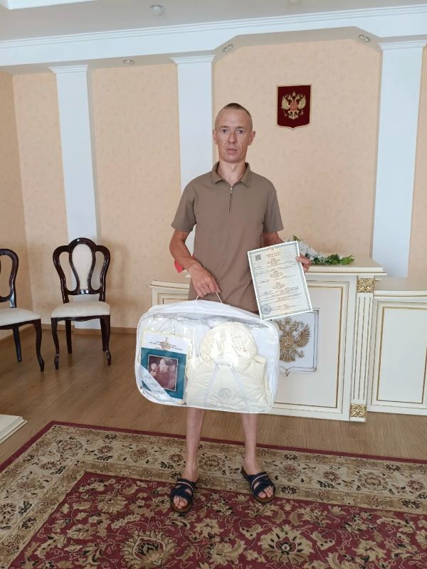 В минувшую неделю в отделе ЗАГС Администрации Фатежского района первый официальный документ - свидетельство о рождении дочери - получили две семьи В минувшую неделю в отделе ЗАГС Администрации Фатежского района первый официальный документ - свидетельство о рождении дочери - получили две семьи