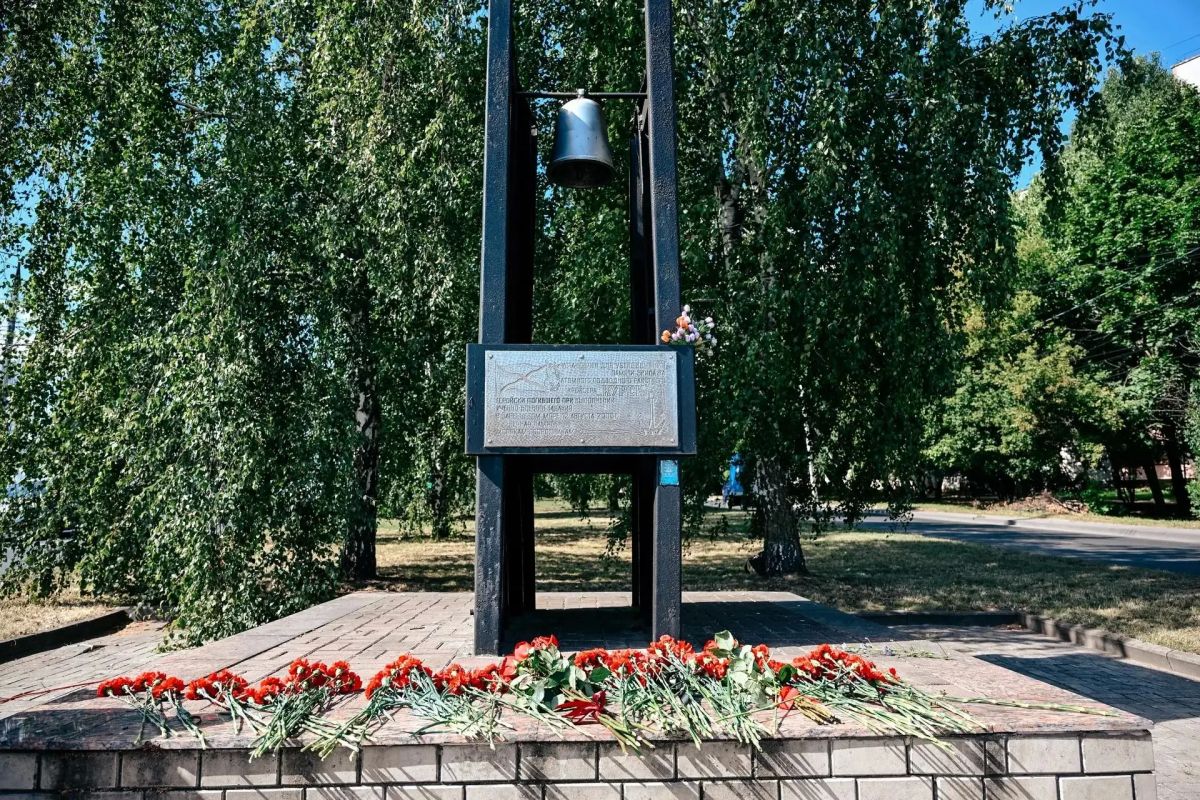 Сегодня исполняется 26 лет со дня гибели атомного подводного крейсера «Курск» Сегодня исполняется 26 лет со дня гибели атомного подводного крейсера «Курск»