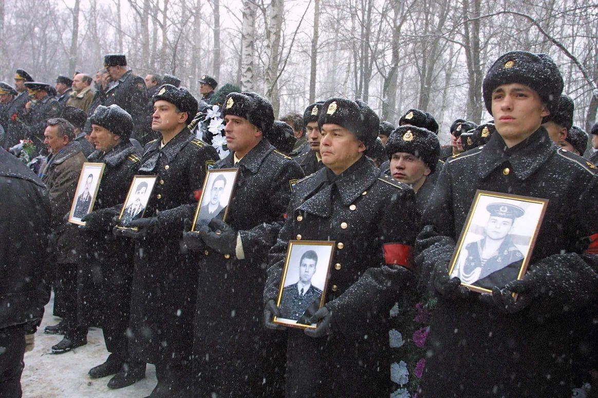 26 лет гибели «Курска». 26 лет назад, 12 августа 2000 года в Баренцевом море затонула атомная подводная лодка К-141 «Курск» 26 лет гибели «Курска». 26 лет назад, 12 августа 2000 года в Баренцевом море затонула атомная подводная лодка К-141 «Курск»