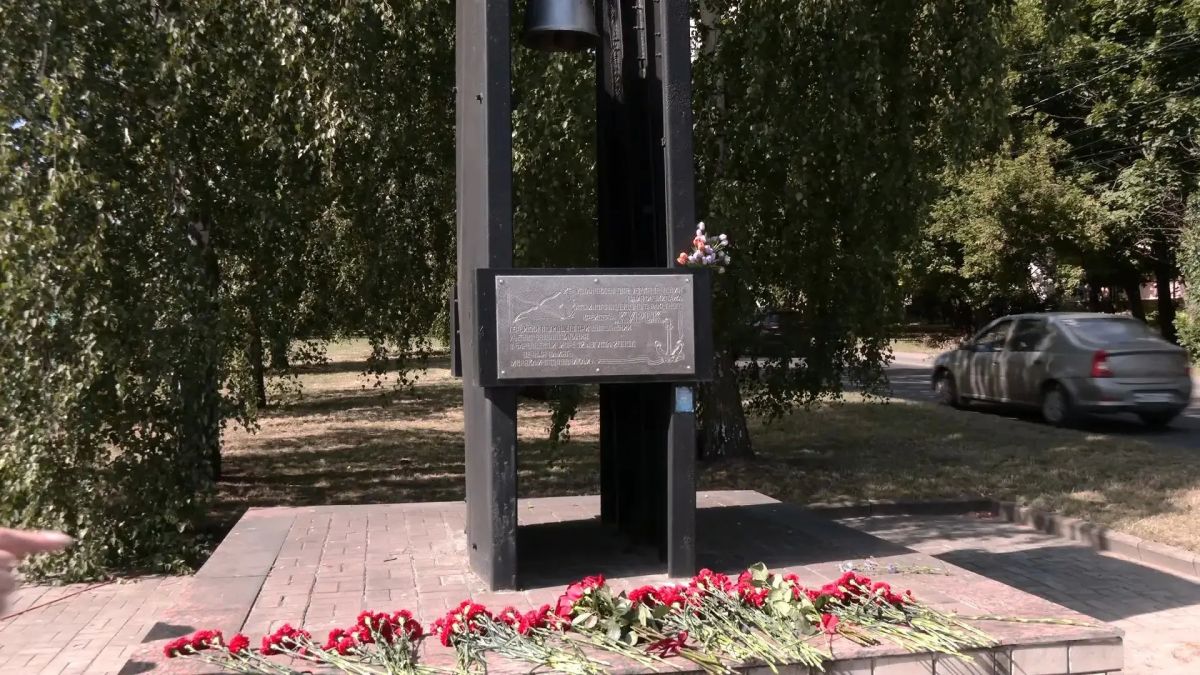 В Курске почтили память моряков, погибших 26 лет назад на подлодке «Курск» В Курске почтили память моряков, погибших 26 лет назад на подлодке «Курск»