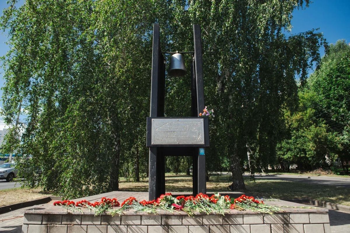 Куряне почтили память экипажа подводной лодки «Курск» Куряне почтили память экипажа подводной лодки «Курск»