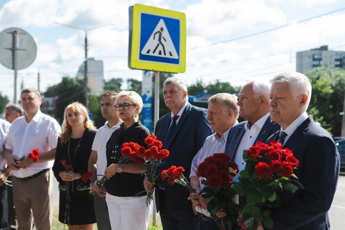 Куряне почтили память экипажа подводной лодки «Курск» Куряне почтили память экипажа подводной лодки «Курск»